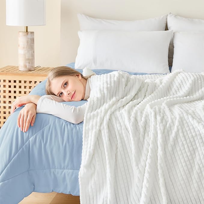 EMME Fleece Throw Blanket Luxury Flannel for Couch Bed Sofa Chairl, Soft, Plush, Warm and Cozy Blanket with Geometric Grid Design (White, 80'' x 90'')