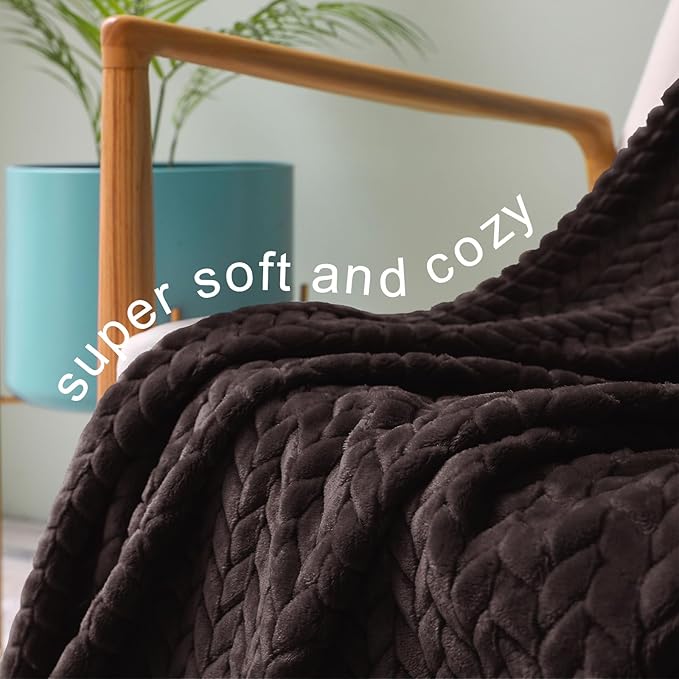 Exclusivo Mezcla Fleece Throw Blanket for Couch and Bed, 50x70 Inches Soft Cozy Jacquard Flannel Blankets, Lightweight Fuzzy Plush Warm Throws for Women, Coffee