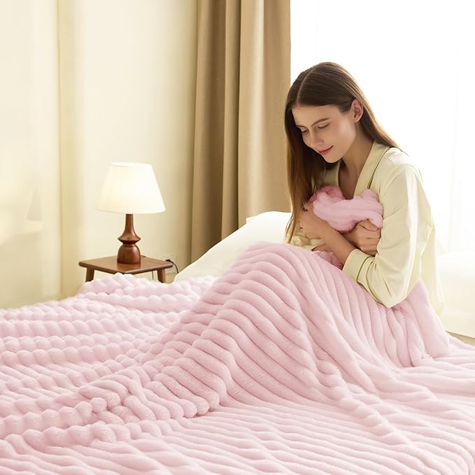 Soft Pink King Size Blanket for Bed - Cozy Warm Bedding Fleece Blanket for Girls Women, Large Lightweight Sofa Couch Cover Bed Blankets for Her Him, Spring Home Room Decor, Pink, 108x90 Inches