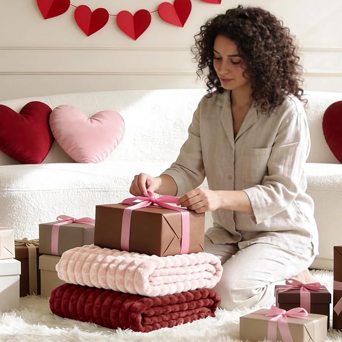 BEDELITE Burgundy Throw Blanket for Couch and Bed- Super Soft and Warm 3D Checkered Fluffy Fuzzy Fleece Blanket, Luxurious Plush Cozy Blanket for Room Decor Spring, 50x60 inches