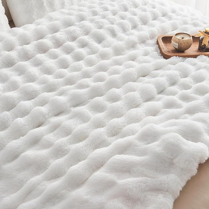 EMME Faux Fur Throw Blanket White - Big Bubble Rabbit Cozy Blanket for Couch, Small Fluffy Fuzzy Cozy Blanket, Thick Furry Plush Shaggy Blankets, 650GSM, 50x60 Inches
