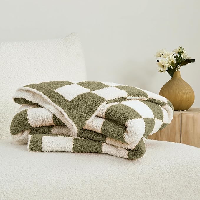 CozeCube Super Soft Fullfy Microfiber Reversible Knitted Blankets, Warm Cozy Fuzzy Plush Throw, Olive Green and White Checkered Throw Blanket for Couch Bed Sofa, 60" x 80"
