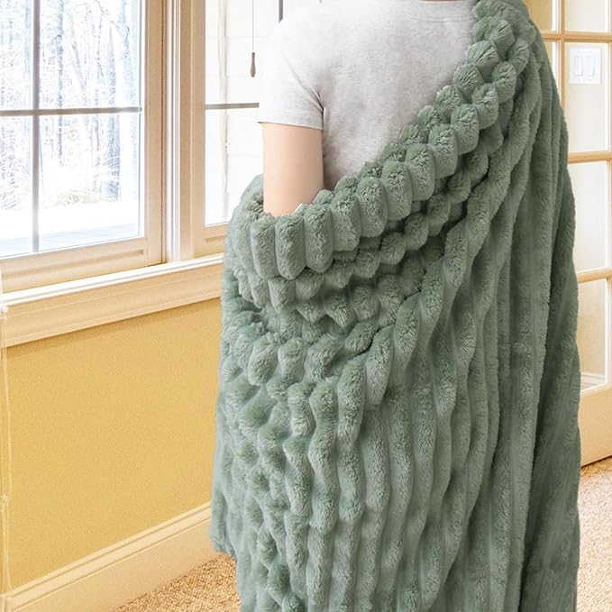 Vessia Flannel Fleece Throw Blanket for Couch,Sofa,Bed, 300GSM Striped Sage Green Throw Blanket for Adults and Kids, Super Soft Warm Cozy Lightweight Home Decor for All-Season(50x70inch)