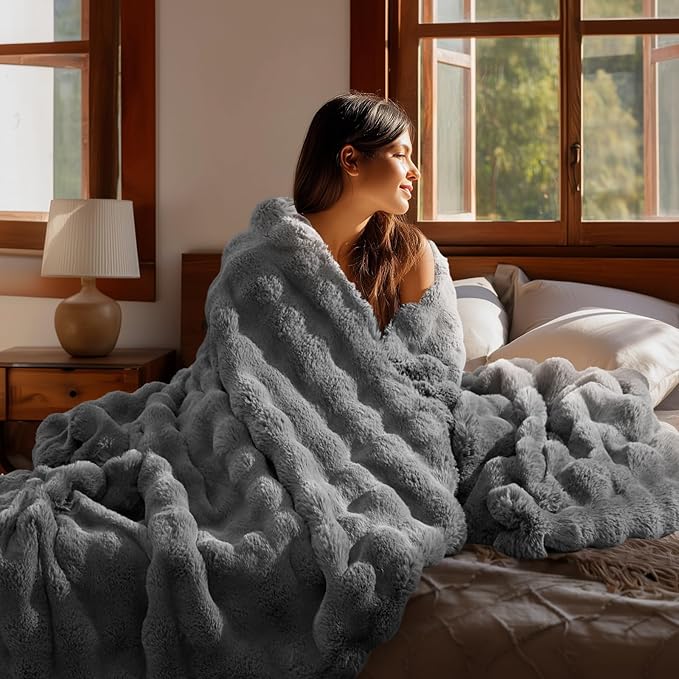 BEDELITE Faux Fur Throw Blanket, Soft Cozy Plush Dark Grey Bubble Blanket for Couch Sofa Bedroom Living Room Decor - 870GSM Thick Warm Fuzzy Fluffy Faux Rabbit Fur Blanket, 60x80 Inches