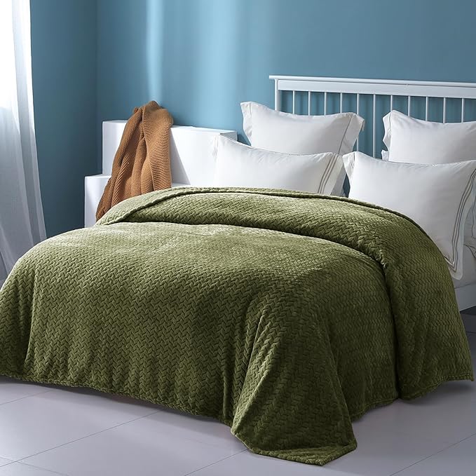 Exclusivo Mezcla Fleece Twin Size Blanket for Bed, 90x66 Inches Soft Cozy Jacquard Flannel Blankets, Lightweight Fuzzy Plush Warm for Women, Olive Green