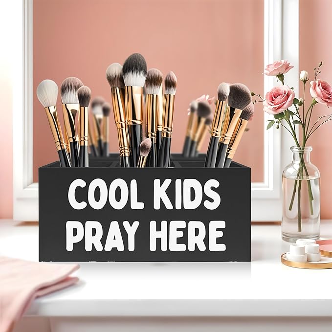 Christian Pen Pencil Crayon Holder for Kids Boys, Cool Kids Pray Here Bible Verse Pencil Pen Holder Organizer for Toddler Boys Room Bedroom Desk Accessories,Room Bedroom Decor