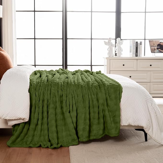 Faux Fur Bed Blankets King Size Green, Soft Fluffy Bubble Blanket for Couch Sofa, Thick Warm Plush Fuzzy Rabbit Fur Large Blanket for All Season Use, 90"X 90"