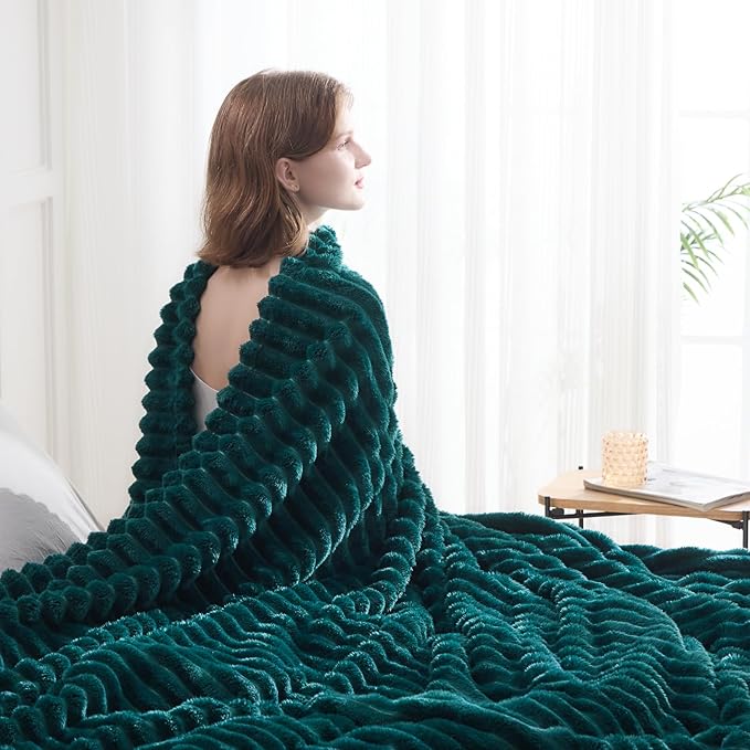 NEWCOSPLAY Super Soft King Blanket Dark Teal Premium Silky Flannel Fleece 3D Ribbed Jacquard Lightweight Bed Blanket All Season Use (Dark Teal Ribbed, King(90"x110"))