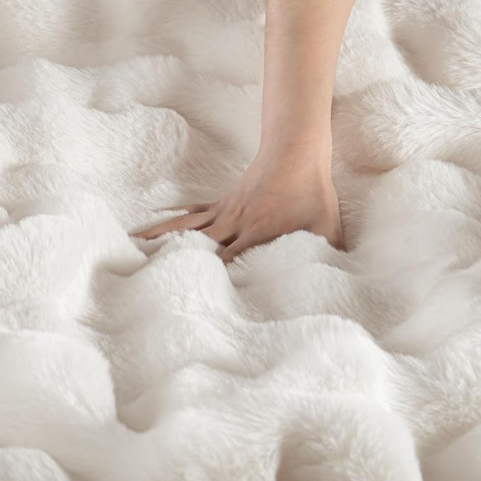 Exclusivo Mezcla Faux Fur Throw Blanket for Couch, Luxury Reversible 3D Rabbit Bubble Fuzzy Thick Sherpa Blankets for Winter, Plush Fleece Warm Cozy Bed Throw, 50x60 Inches, White