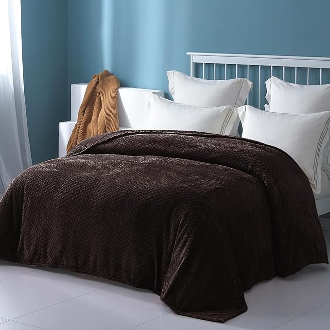 Exclusivo Mezcla Fleece King Size Blanket for Bed, 90x104 Inches Soft Cozy Jacquard Flannel Blankets, Lightweight Fuzzy Plush Warm for Women, Coffee
