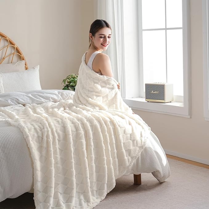 White Throw Blanket for Couch Sofa Bed 50x60 inches,Fleece Blankets Microfiber Flannel with Diamond Checkered Pattern Lightweight Plush Soft Cozy Gifts for Women Mom Girls