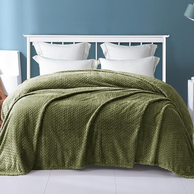 Exclusivo Mezcla Fleece Twin Size Blanket for Bed, 90x66 Inches Soft Cozy Jacquard Flannel Blankets, Lightweight Fuzzy Plush Warm for Women, Olive Green