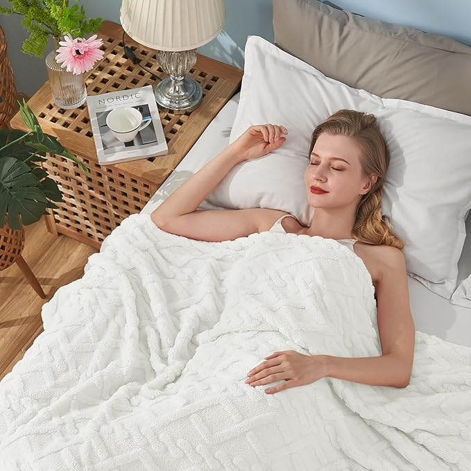 KMUSET White Fleece Blanket for Couch - Super Soft Cozy Luxury Throw Blankets for Women, Beautiful 3D Jacquard Gift Blanket for Girls, 50 x 60 Inches