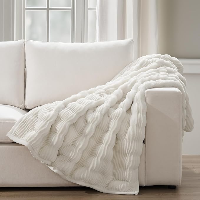 EVERGRACEHOME Ultra Soft Faux Fur Throw Blanket for Couch, Luxury Sculpted Texture Faux Rabbit Fur Blanket for Bed, Fluffy Thick Plush Warm Fuzzy Throw, 920GSM (Bright White, 50''x60'')
