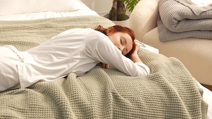 Amélie Home Reversible Waffle Weave Throw Blanket, Chenille Knit with Warm Sherpa, Soft Cozy Blanket for Bed, 60"x80", Sage Green