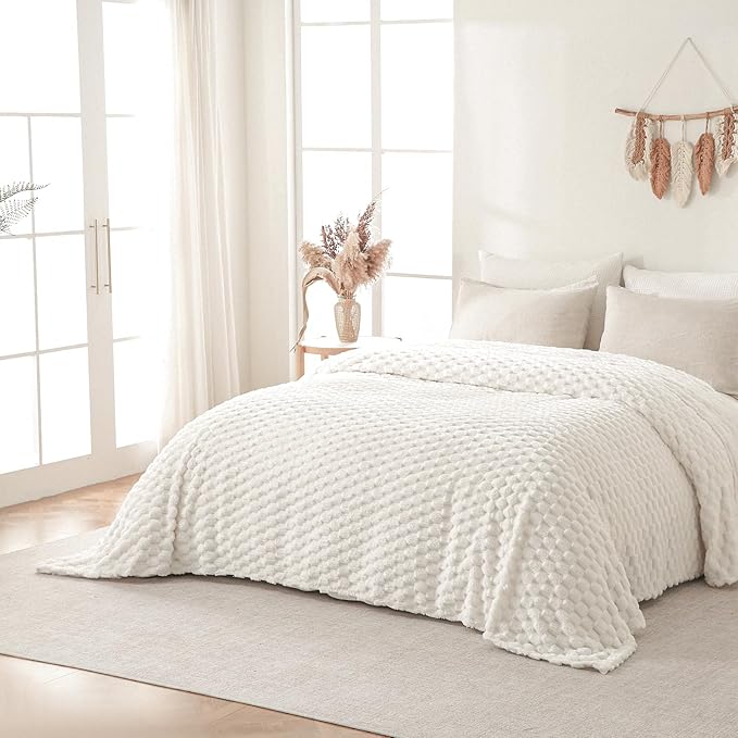 Bnuitland Oversized King 3D Jacquard Flannel Blanket 120x120 Inches, 300GSM Soft Fuzzy Leightweight for Bed,Sofa,Couch, Extra Large Fleece 10x10 Huge Blanket for Whole Family, Ivory