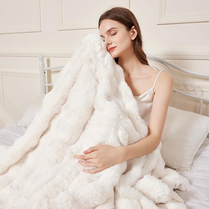 Faux Rabbit Fur Throw Blanket for Couch, Fluffy Warm Plush Thick Bubble Blanket for Bed Sofa Living Room, Soft Cozy Furry Blanket, 60x80 inches, Cream White