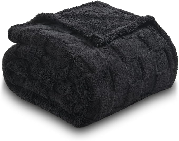NEWCOSPLAY Super Soft King Blanket Black Premium Silky Flannel Fleece 3D Checkered Lightweight Bed Blanket All Season Use (Black Checkered, King(90"x110"))