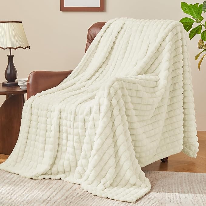 BEDELITE Cream Throw Blanket Twin Size for Bed- Super Soft and Warm 3D Checkered Fluffy Fuzzy Fleece Blanket, Luxurious Plush Cozy Blanket for Room Decor Fall and Winter, 60x80 inches
