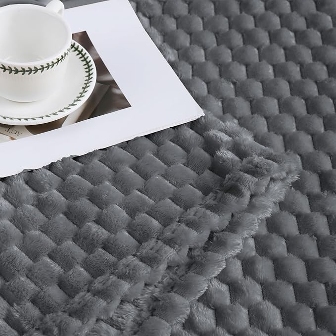 Bnuitland Grey Flannel Throw Blanket (50X70 inches), 300 GSM Fleece Cozy Warm Soft Home Decor Lightweight Bed Sofa Blanket for Adults, Suitable for All Seasons.