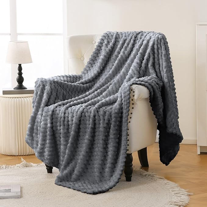Bnuitland Grey Flannel Throw Blanket (50X70 inches), 300 GSM Fleece Cozy Warm Soft Home Decor Lightweight Bed Sofa Blanket for Adults, Suitable for All Seasons.