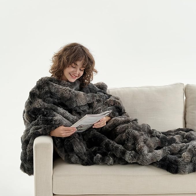 Wajade Fluffy Faux Fur Throw Blanket for Couch Bed 90x106, Luxury Soft Thick Fuzzy Plush Bubble Blanket, Warm Cozy Blanket for Sofa Chair, Tie-dye Dark Grey