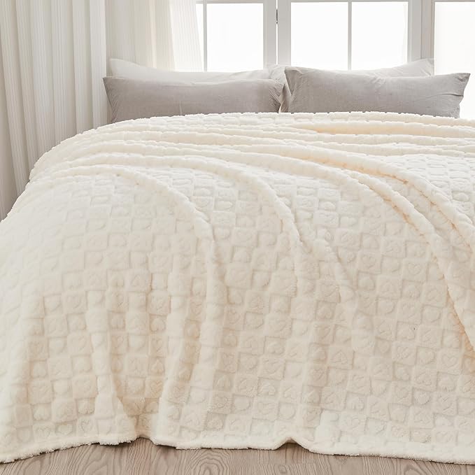 NEWCOSPLAY Super Soft Queen Blanket Ivory Premium Silky Flannel Fleece 3D Heart Checkered Lightweight Bed Blanket All Season Use (Ivory Heart, Queen(90"x90"))