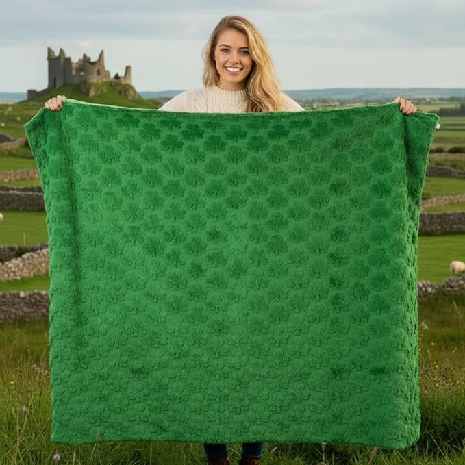 St. Patrick's Day Throw Blanket 50 x 60 Inch Irish Green Shamrock Blanket Velvet Faux Rabbit Fur Soft Lightweight for Home Living Room Couch Sof Bedding St. Patrick's Day Decor