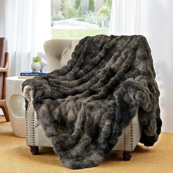 Wajade Fluffy Faux Fur Throw Blanket for Couch Bed 50x60, Luxury Soft Thick Fuzzy Plush Bubble Blanket, Warm Cozy Blanket for Sofa Chair, Tie-dye Dark Grey