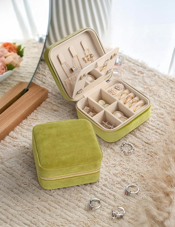 Plush Velvet Travel Jewelry Case Small Jewelry Box Jewelry Organizer Storage Case Portable Jewelry Travel Case for Girls Womens Earring, Necklace, Rings,Bracelets with Mirror
