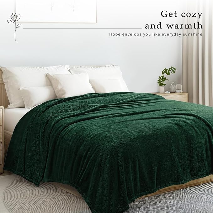 Exclusivo Mezcla King Size Blanket for Bed, Super Soft Velvet Plush Fleece Blankets, Fuzzy Cozy and Warm for Winter, 90x104 Inches, Forest Green