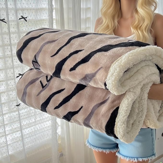 Twin Size Fleece Blanket Gift for Women - Fleece Plush Cozy Thick Warm Blanket, Soft Bedding Bedroom Decor Winter 45x60 Inches