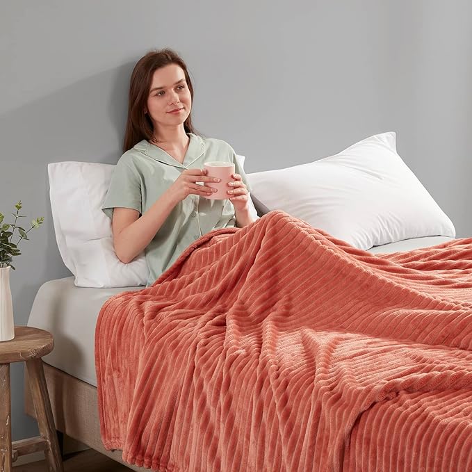 Nestl Rose Blanket King Size for Bed - Cozy Warm Fuzzy Blankets for Women, Plush Large Fleece Throws for Girls - Misty Rose, 108 x 90 Inches