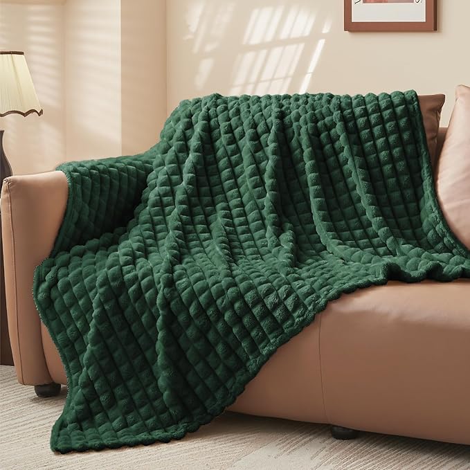 BEDELITE Emerald Green Throw Blanket for Couch and Bed- Super Soft and Warm 3D Checkered Fluffy Fuzzy Fleece Blanket, Luxurious Plush Cozy Blanket for Room Decor Spring, 50x60 inches