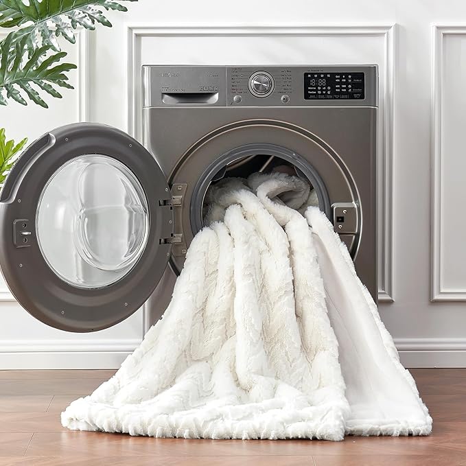 Cozy Bliss Faux Fur Textured Throw Blanket for Bed Super Soft Fuzzy Couch Blanket Gift for Women Premium 3D Ribbed Jacquard All Season Use Cream White Zigzag 60"*80"