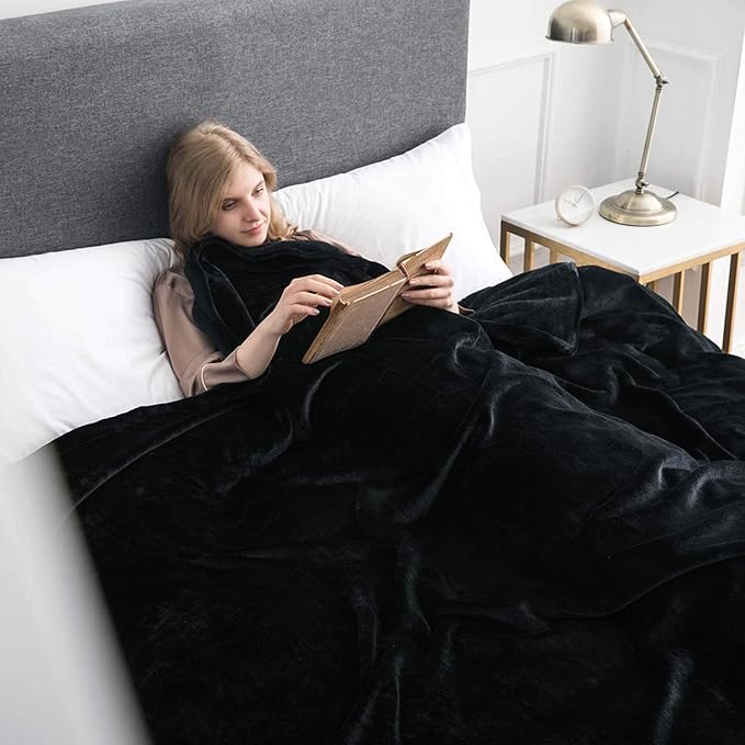 MOONLIGHT20015 Fleece Blanket King Size – Soft 400 GSM Plush Microfiber King Size Blanket, Warm Lightweight King Blanket for The Bed, 108x90 Inches, Black