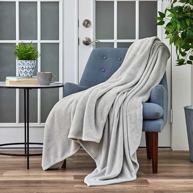Cosy House Collection Everyday 1500 Series Fleece Blanket - Master Bedroom Essentials - All Season, Stays Fresh & Clean - Soft, Breathable & Skin-Friendly (King/Cal King, Silver)
