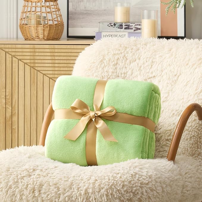Hansleep Fleece Grass Green Twin Blanket, Super Soft Flannel Fuzzy Plush Cozy Blanket for All Seasons, Grass Green, Twin 60x80 Inches