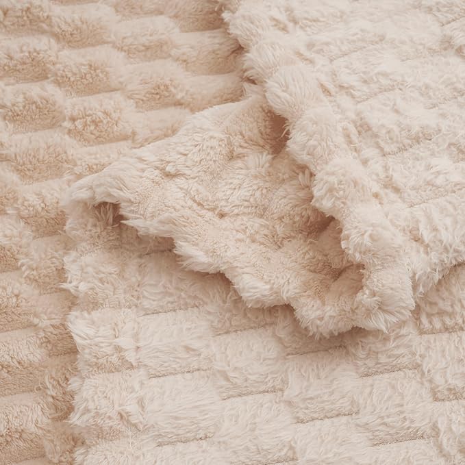 Vessia Flannel Fleece Throw Blanket, 3D Jacquard Camel Fuzzy and Warm Blanket for Couch, Sofa, Bed, 300GSM Super Soft Touch Cozy Home Decor for All Seasons (50x70 inches)