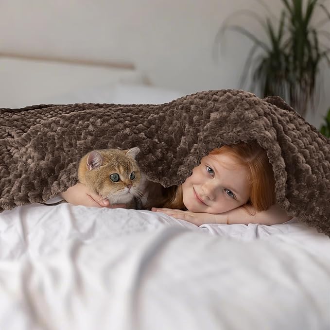 Vessia Flannel Fleece Throw Blanket, 3D Jacquard Brown Fuzzy and Warm Blanket for Couch, Sofa, Bed, 300GSM Super Soft Touch Cozy Home Decor for All Seasons (50x40 inches)