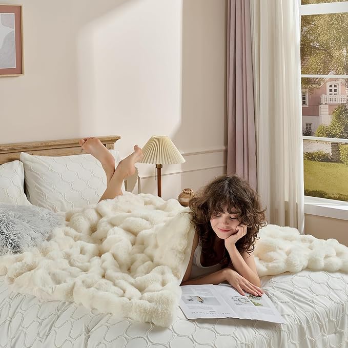 Wajade Fluffy Faux Fur Throw Blanket for Couch Bed 60x80, Luxury Soft Thick Fuzzy Plush Bubble Blanket, Warm Cozy Blanket for Sofa Chair, Ivory White