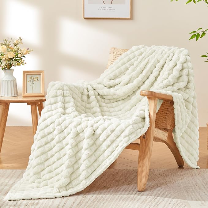 BEDELITE Cream Throw Blanket for Couch and Bed- Super Soft and Warm 3D Checkered Fluffy Fuzzy Fleece Blanket, Luxurious Plush Cozy Blanket for Room Decor Spring, 50x60 inches