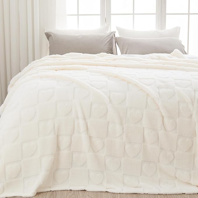 NEWCOSPLAY Super Soft Queen Blanket Ivory Love Premium Silky Flannel Fleece 3D Heart Checkered Lightweight Bed Blanket All Season Use (Ivory Love, Queen(90"x90"))