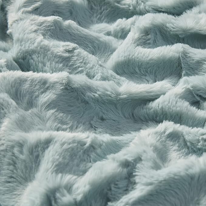Madison Park Zuri Soft Plush Luxury Oversized Faux Fur Throw Animal Stripes Design, Faux Mink On The Reverse, Modern All Seasons Blanket for Bed, Sofa Couch, Office, Aqua, 60x70