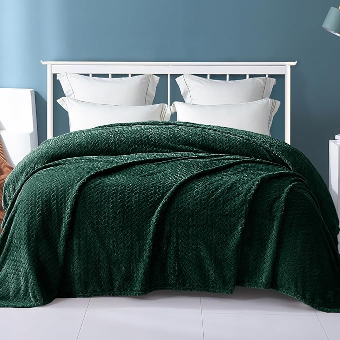 Exclusivo Mezcla Fleece Twin Size Blanket for Bed, 60x80 Inches Soft Cozy Jacquard Flannel Blankets, Lightweight Fuzzy Plush Warm for Women, Forest Green