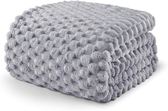 Exclusivo Mezcla Fleece King Blanket for Bed, Extra Large Fuzzy Light Grey Bed Blankets, Soft Cozy Plush Sofa Throws for All Seasons, 90x104 Inches
