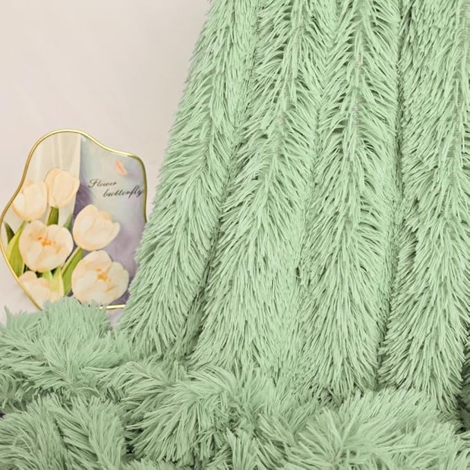 Ultra-Soft Plush Blanket – Luxurious Furry Throw for Bed, Sofa, or Couch – Cozy & Warm Quilt in Green (63x79 Inches)