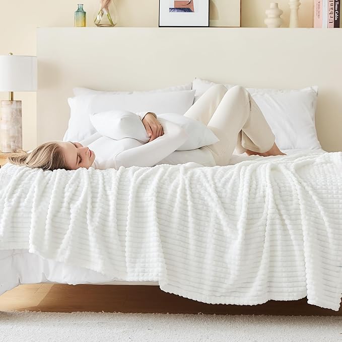 EMME Fleece Throw Blanket Luxury Flannel for Couch Bed Sofa Chairl, Soft, Plush, Warm and Cozy Blanket with Geometric Grid Design (White, 80'' x 90'')