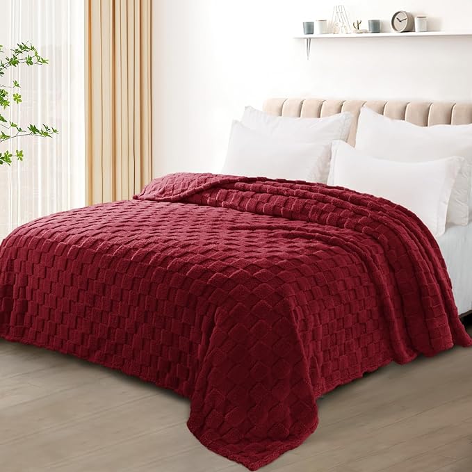 Exclusivo Mezcla Twin Size Flannel Fleece Blanket, Super Soft and Warm Lightweight Checkered Pattern Blankets for All Seasons, 60x80 Inches, Deep Red