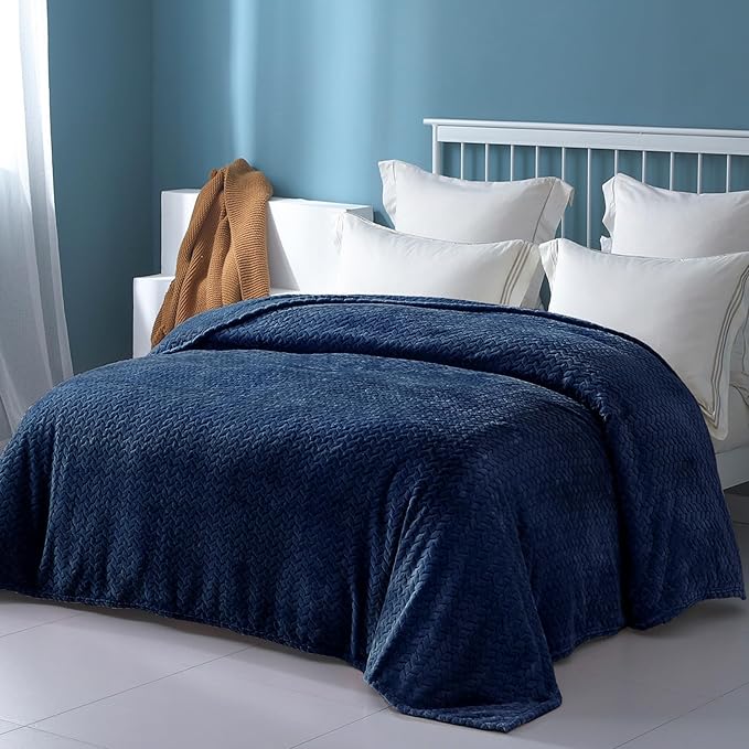 Exclusivo Mezcla Fleece Twin Size Blanket for Bed, 90x66 Inches Soft Cozy Jacquard Flannel Blankets, Lightweight Fuzzy Plush Warm for Women, Navy Blue